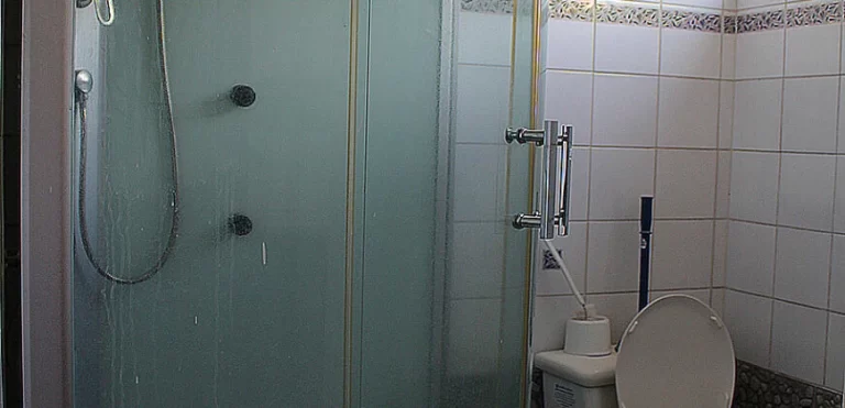 12. Bano compartido 870x420 1 768x371